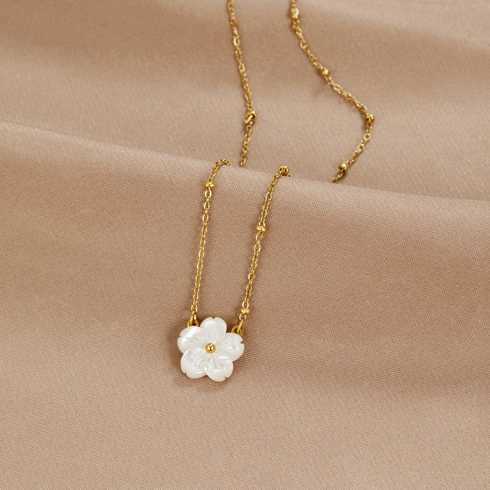 Flower Pendant Chain Necklace