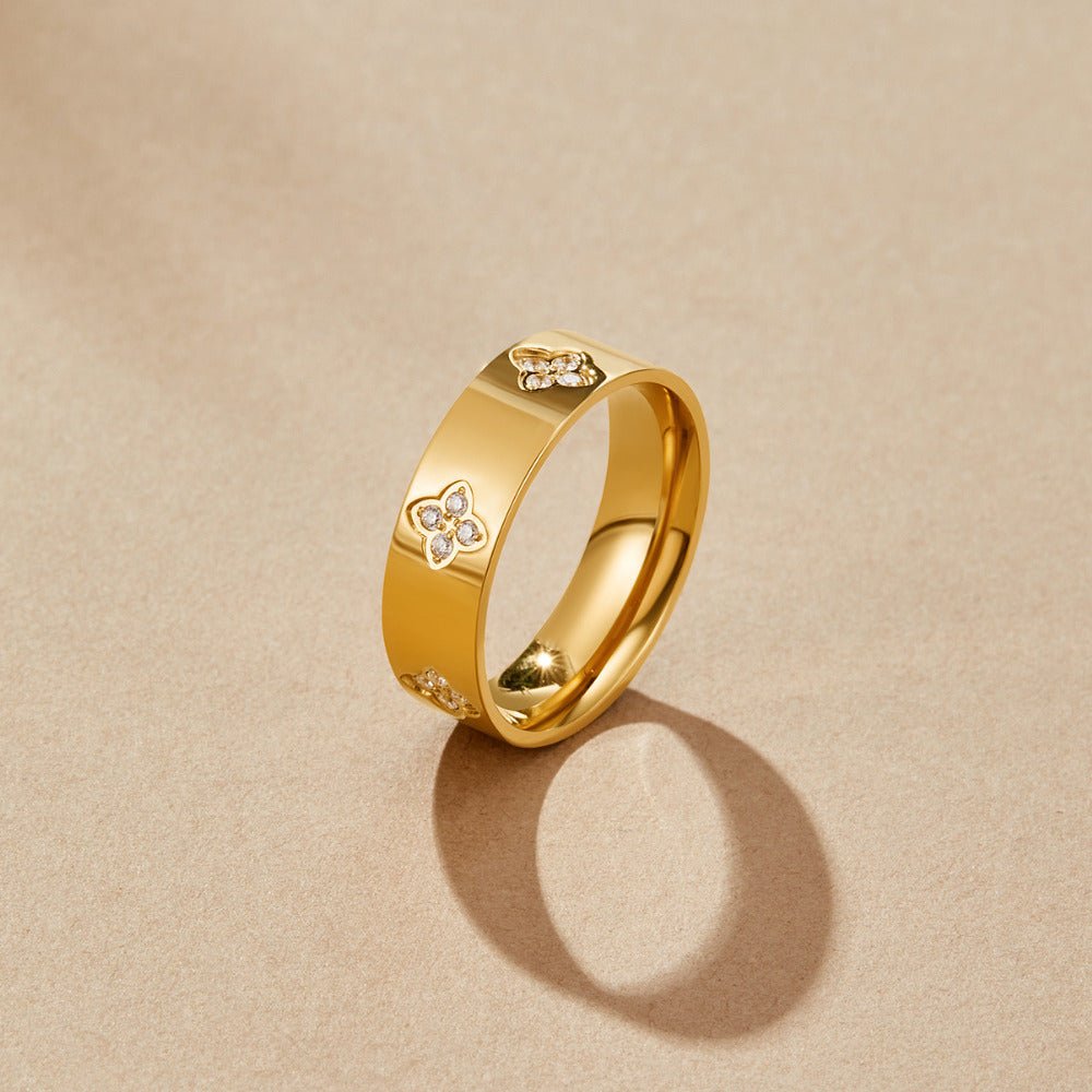 Gold Clover Band Ring