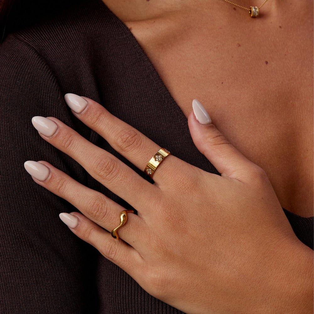 Gold Clover Band Ring
