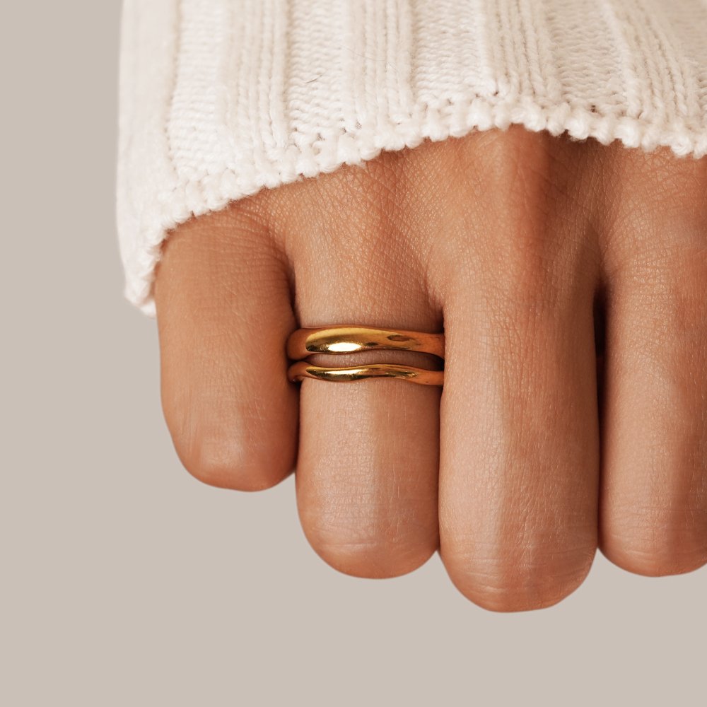Minimal Gold Wave Ring