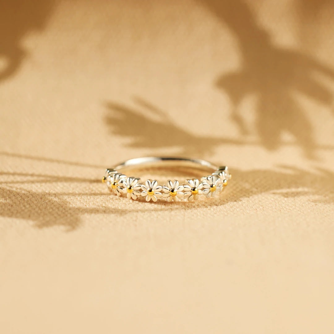Daisy Flower Ring - Flora