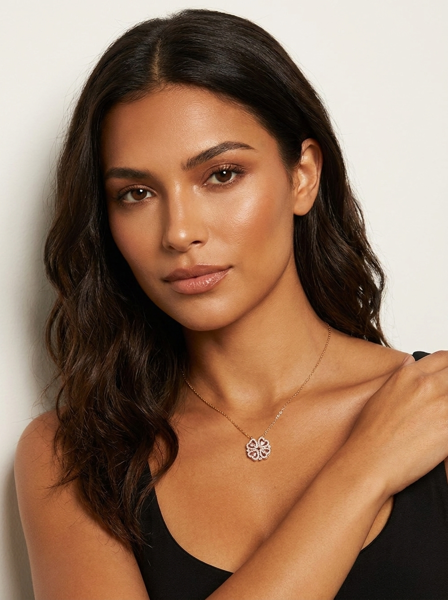 Elegant Clover Necklace - Amelie