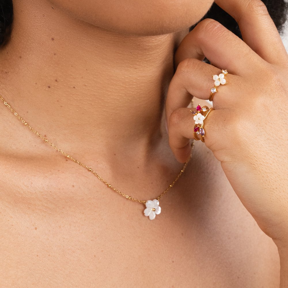 Flower Pendant Chain Necklace