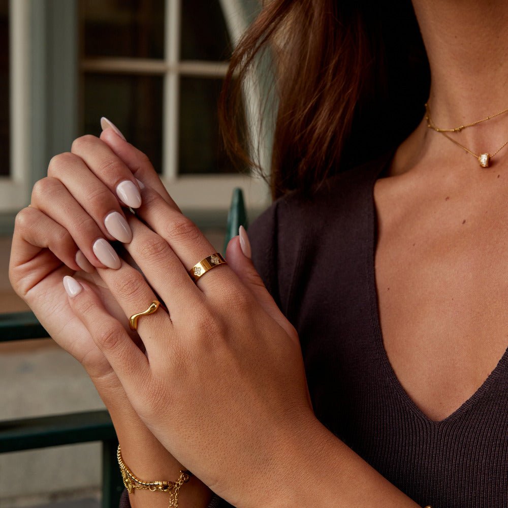 Gold Clover Band Ring