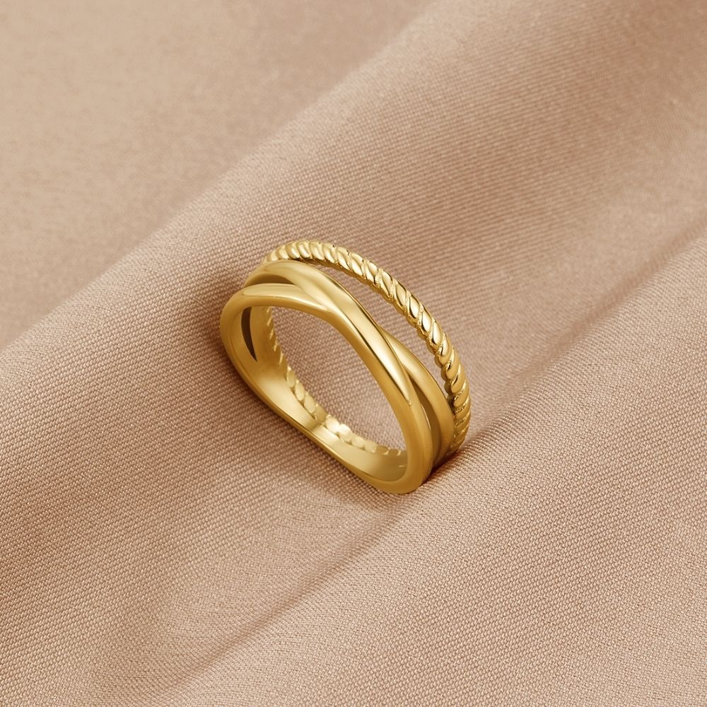 Layered Twisted Ring